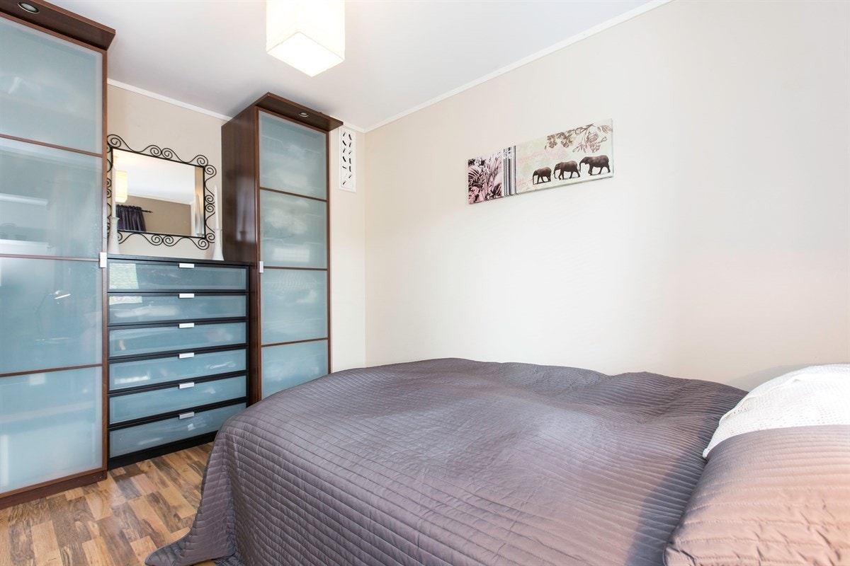 Stort og romslig soverom med god skapplass. Galleribilde