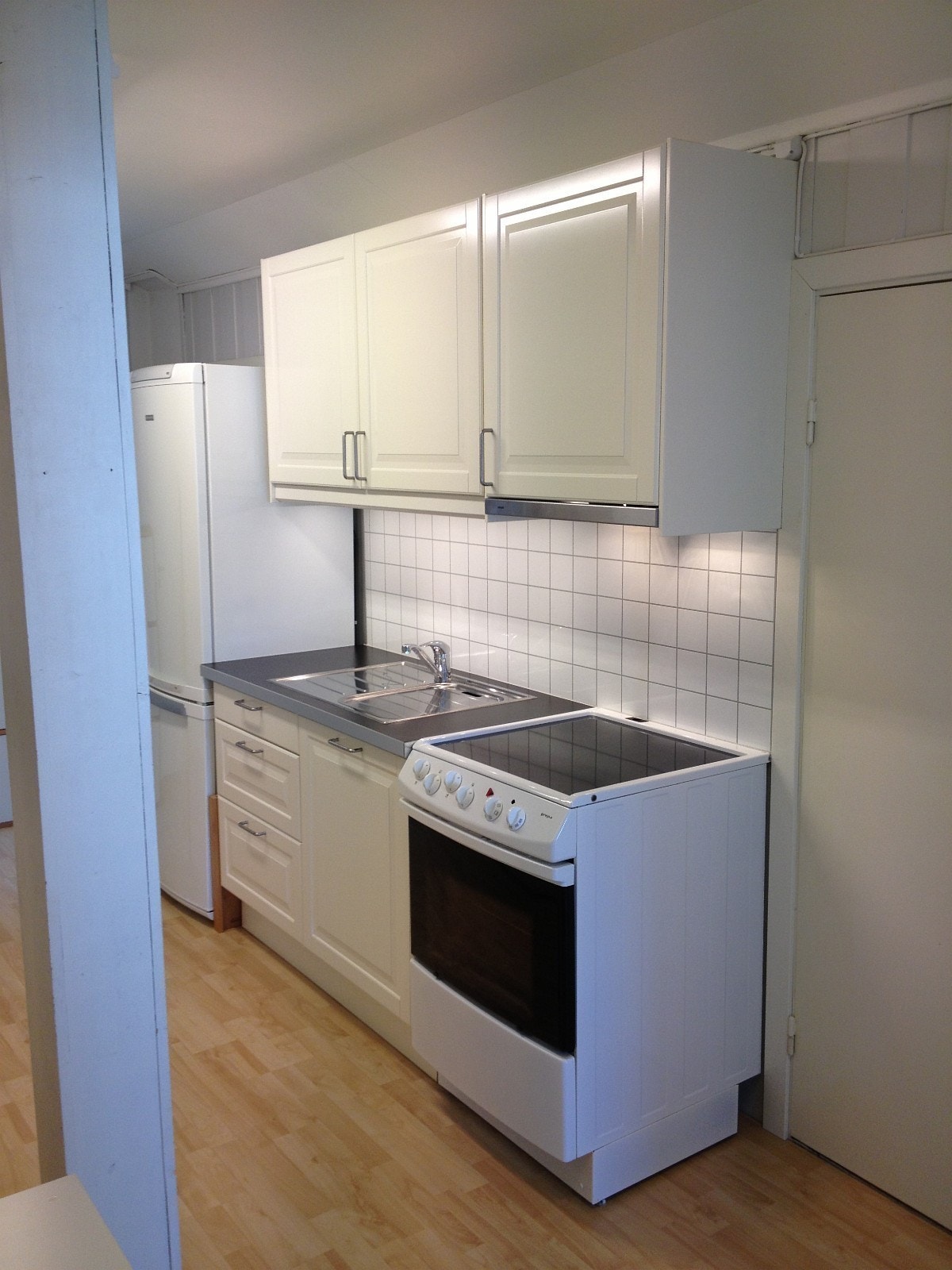 Nytt felleskjøkken oktober 2010 Oppgradert 2013. Fellesareal deles med 2 andre rom. Galleribilde