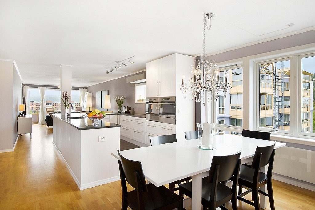 Gjennomgående leilighet med mye lys og god standard Galleribilde