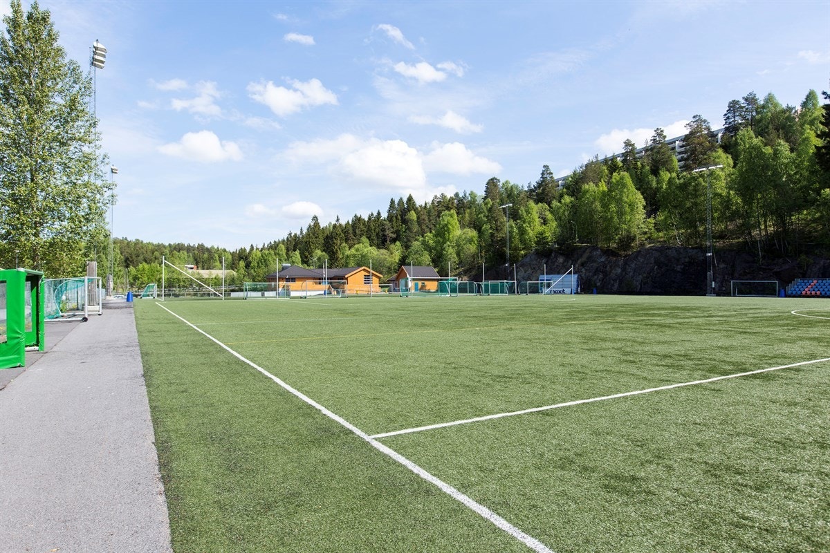 Går du 5 minutter kommer du til Løvenstad kunstgressbane. Galleribilde