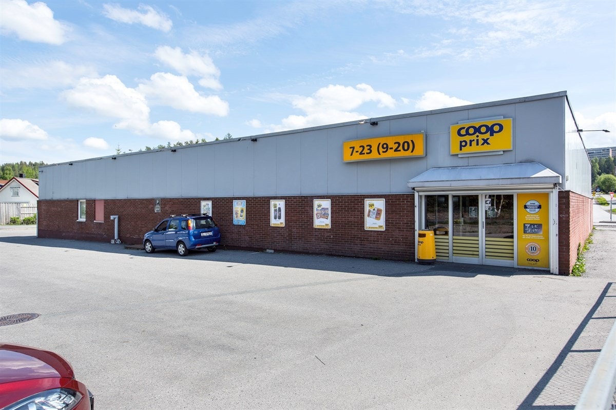 Nærmeste butikk er Coop prix på Kurland. Galleribilde