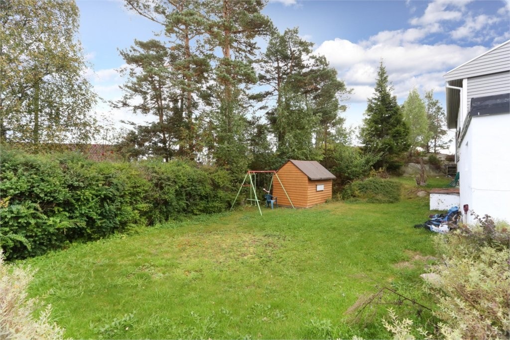 Hage med lekestue Galleribilde