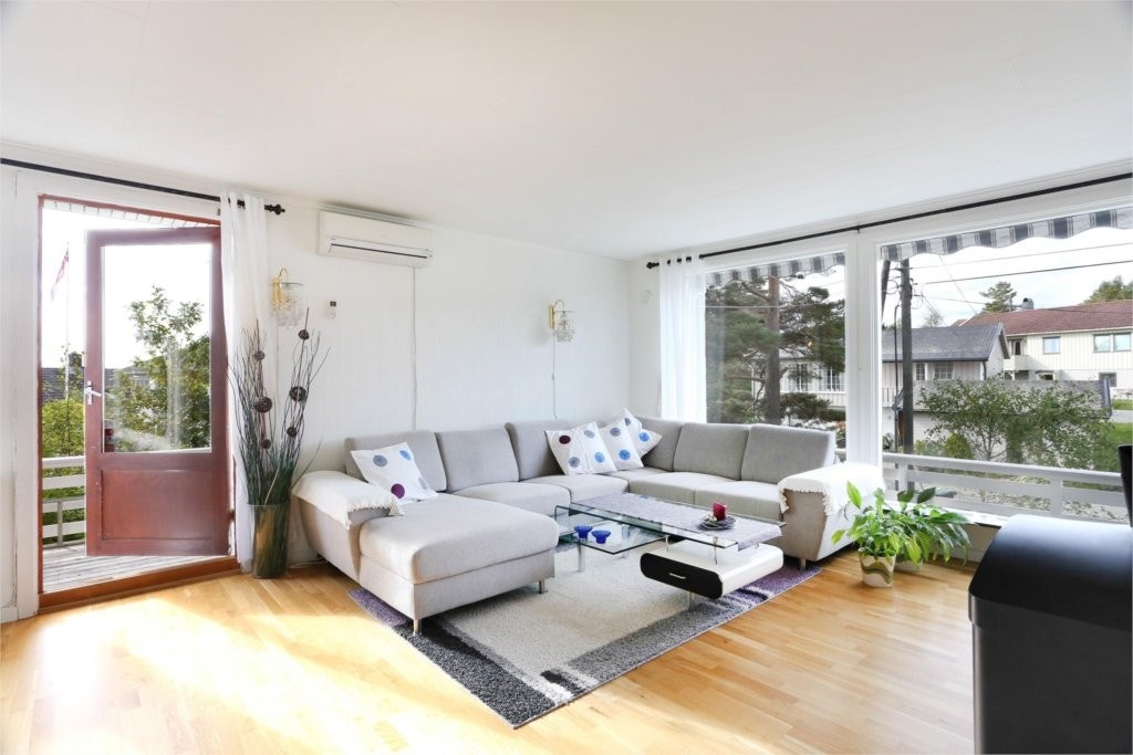 Stue med utgang til veranda Galleribilde