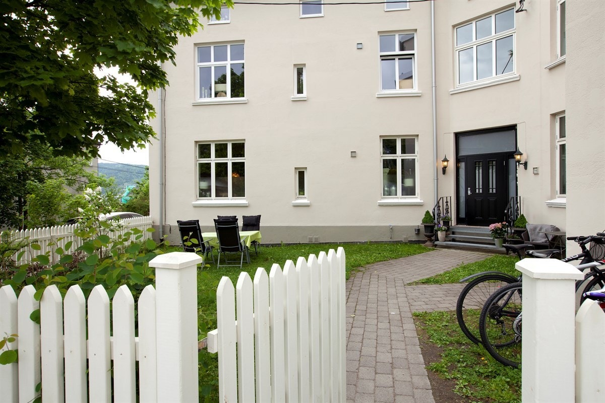 Inngangsparti. Galleribilde