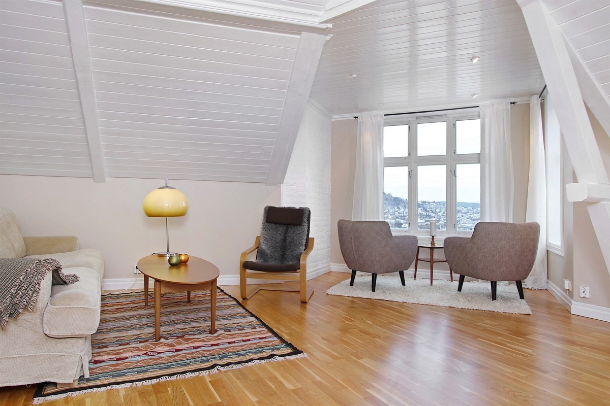 Tårnrom/Stue/Soverom. Har kan du sitte å se utover fjorden. Galleribilde