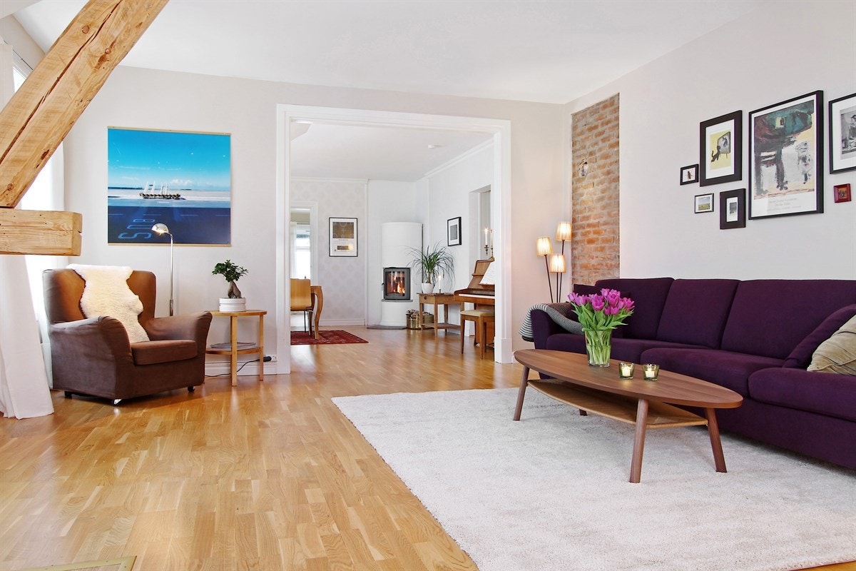 Hovedstue med fantastisk utsikt, unik takhøyde og lekre detaljer. Galleribilde