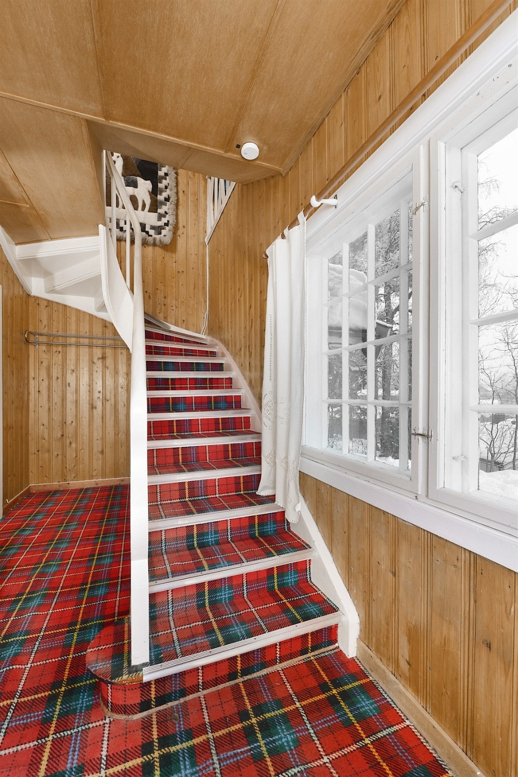 Entre i 1.etg. med trapp opp til 2.etg. Galleribilde