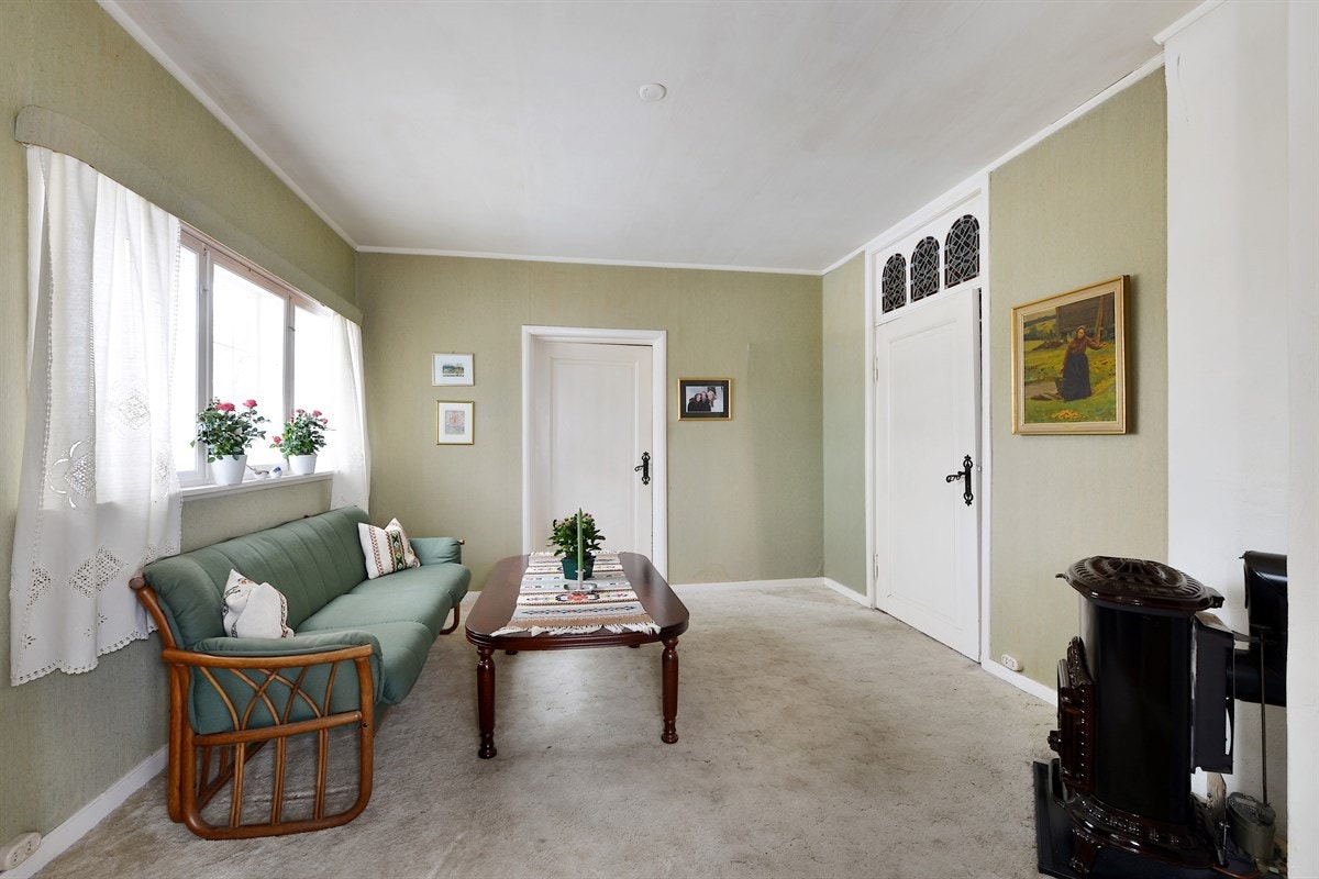 Stue med parafinovn i 1.etg. Galleribilde