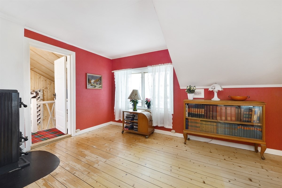 Stue/soverom 1 med vedovn i 2.etg. Galleribilde