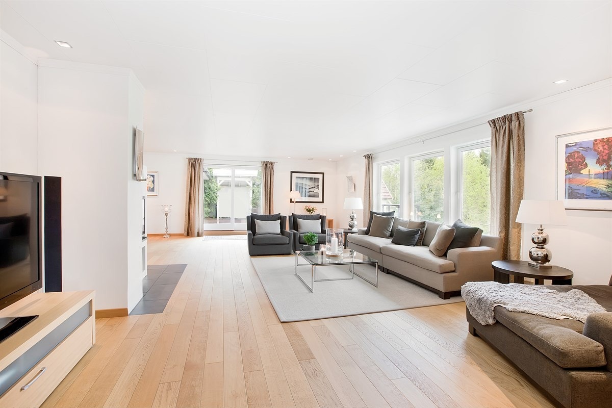 Stue med utsikt mot terrasse Galleribilde