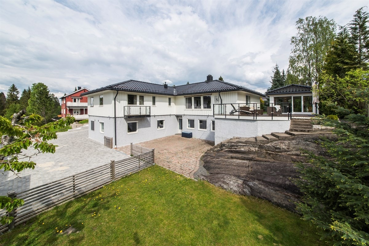 Fasadebilde av hovedhus Galleribilde