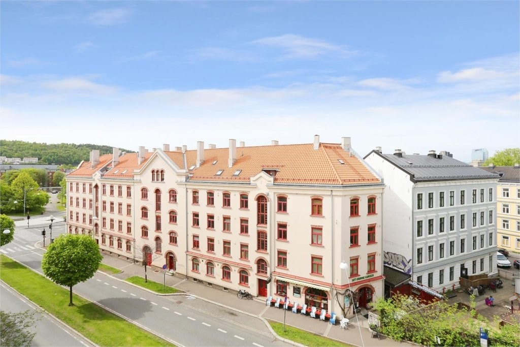 UTSIKT FRA LEILIGHETEN MÅ SES! Galleribilde