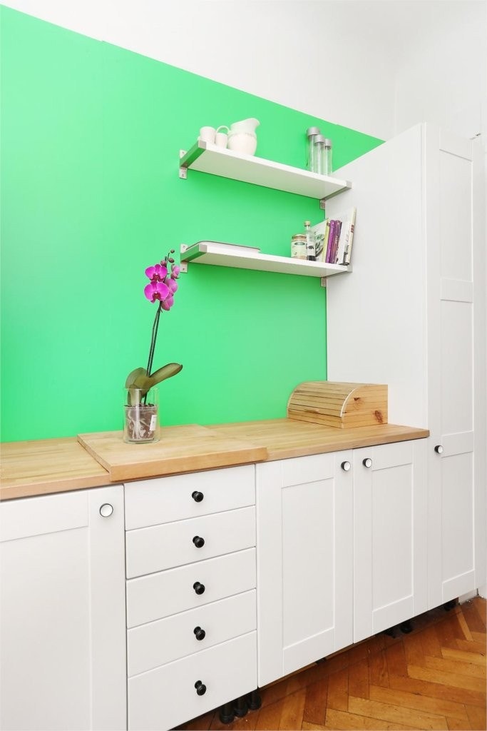 GOD BENK- OG SKAPPLASS PÅ KJØKKENET! Galleribilde