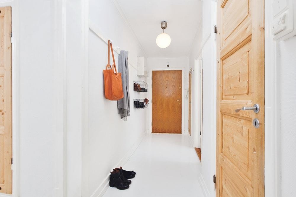 Stor gang med god plass til oppbevaring av yttertøy - innebygget garderobeskap (Joakim Torp - 977 08 876) Galleribilde