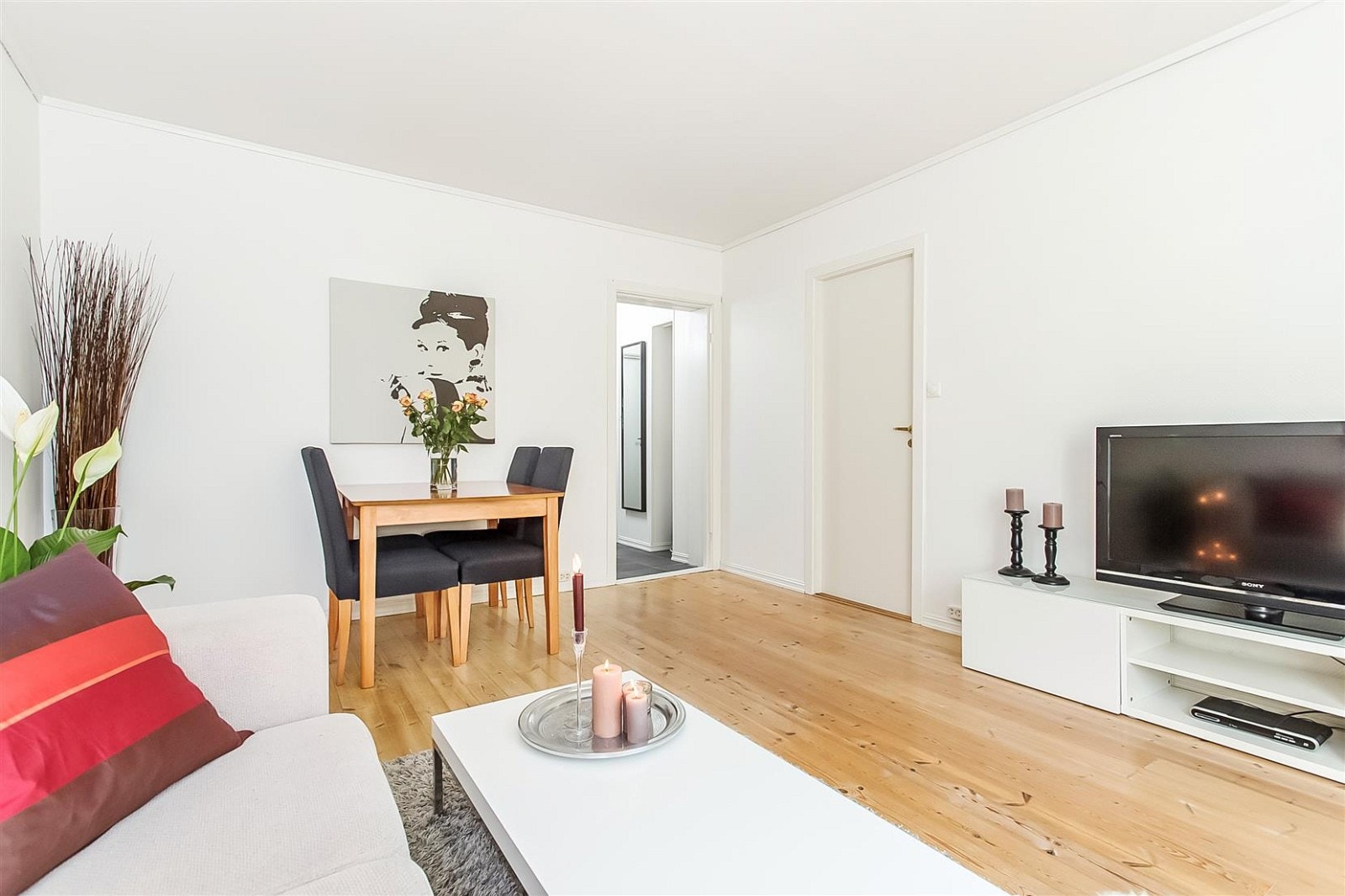 Spisebord i stue Galleribilde