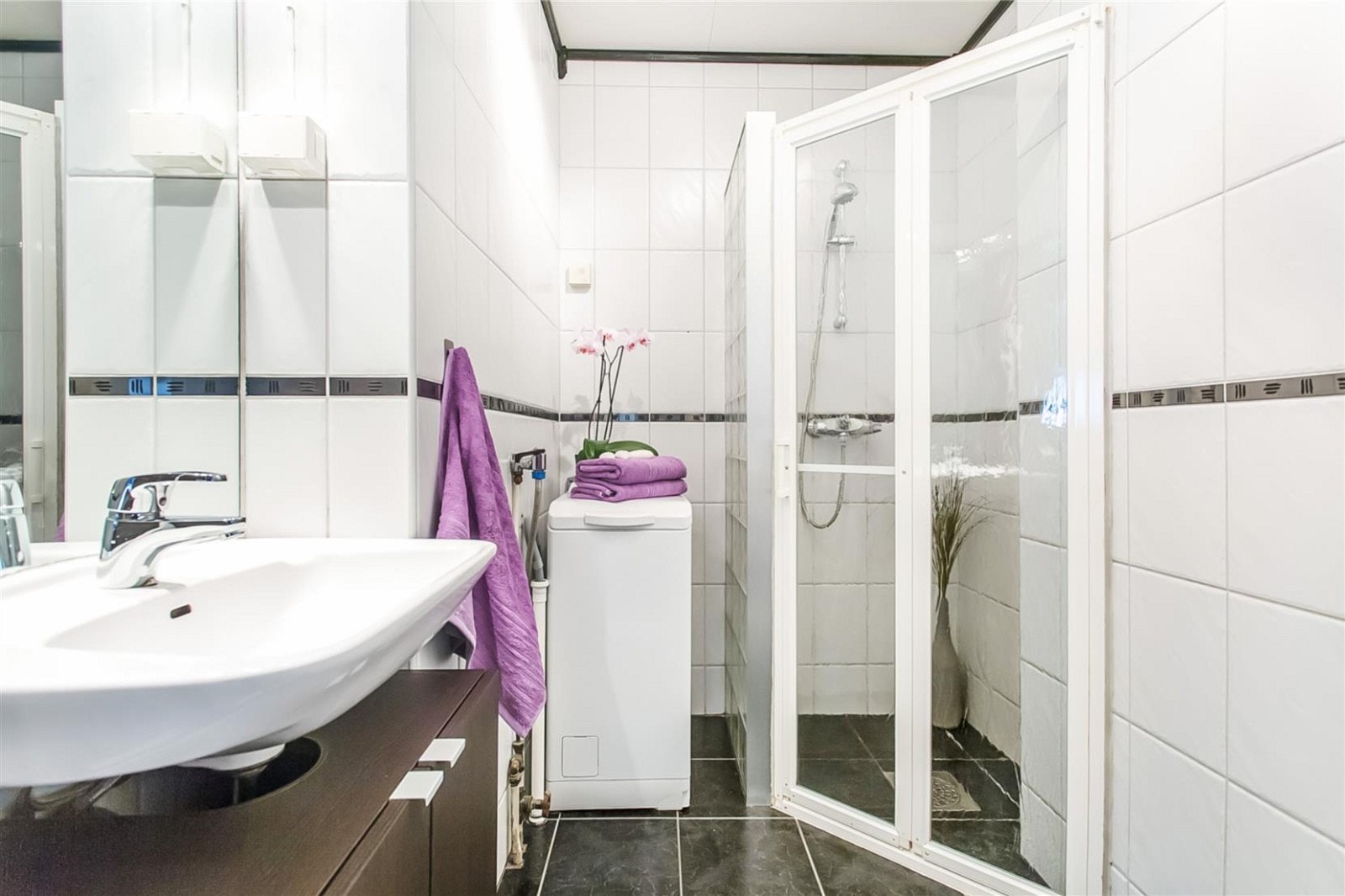 Nydelig bad med dusjnisje Galleribilde