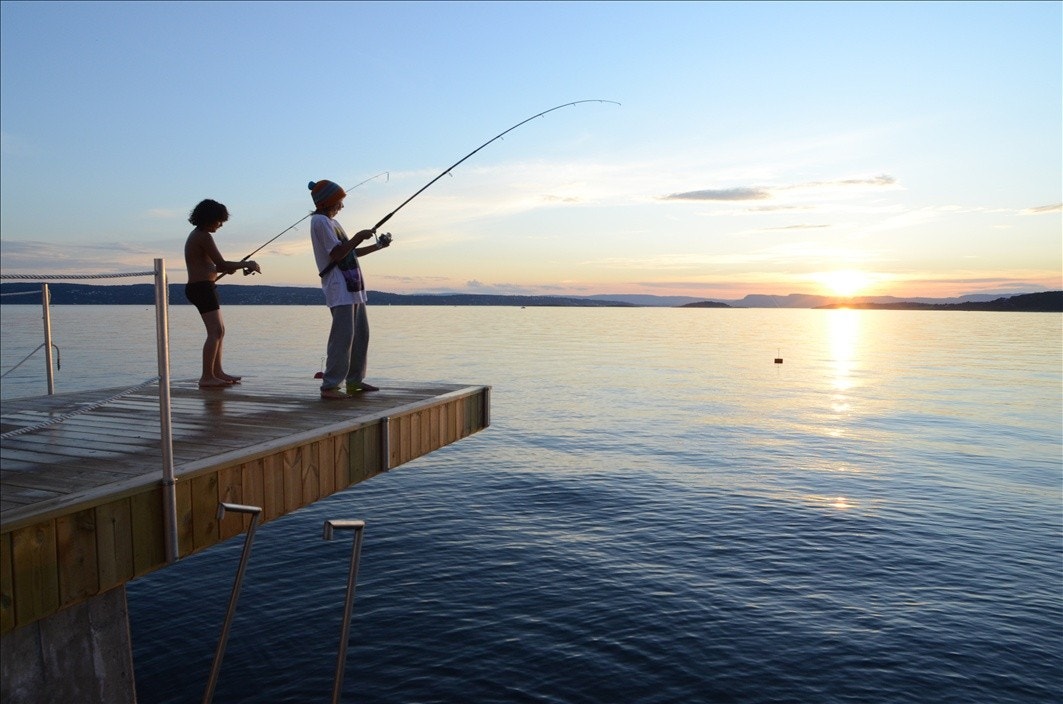 Dra torsk, hvitting, sjøørrett, makrell eller hent dine egne blåskjell i vannkanten for et herlig, kortreist fisk- og skalldyrmåltid. Galleribilde