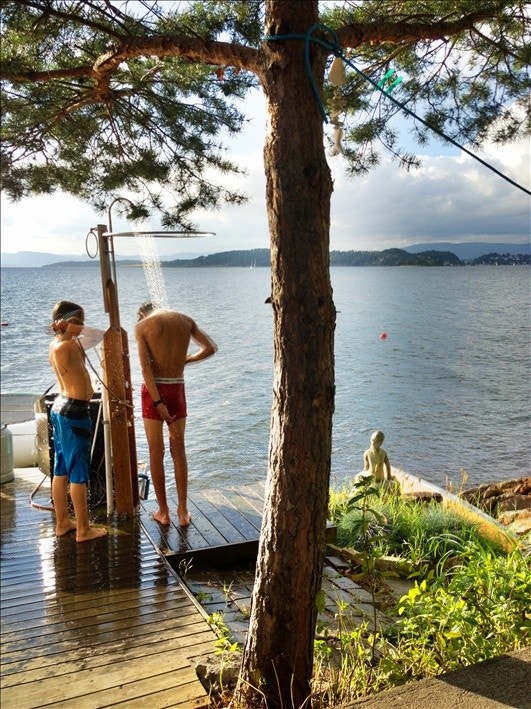 Utedusj med varmtvann. Deilig å skylle av seg litt saltvann. Galleribilde