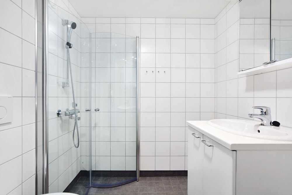 Bad med vaskemaskin og varme i gulvet. Galleribilde