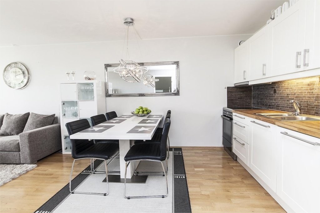 Heltre benkeplate, fliser over benk Galleribilde