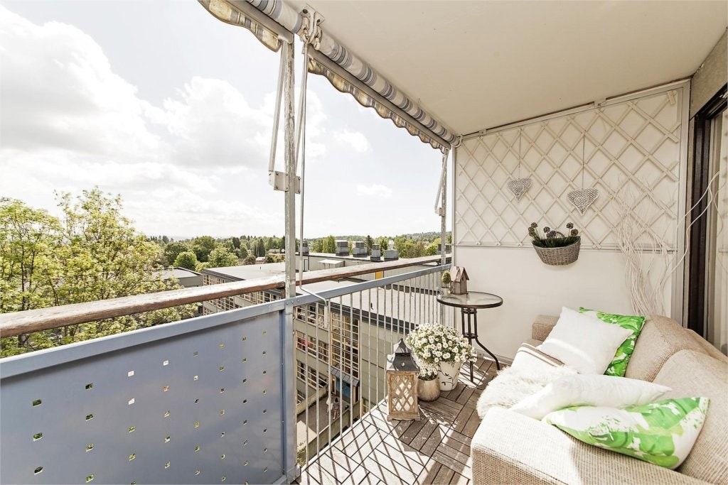 Overbygd balkong med markise Galleribilde