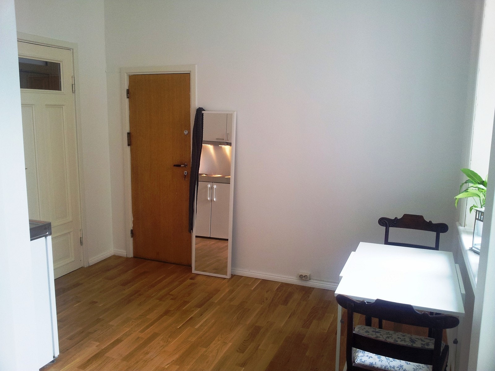 Mulighet for egen inngang via baktrapp Galleribilde