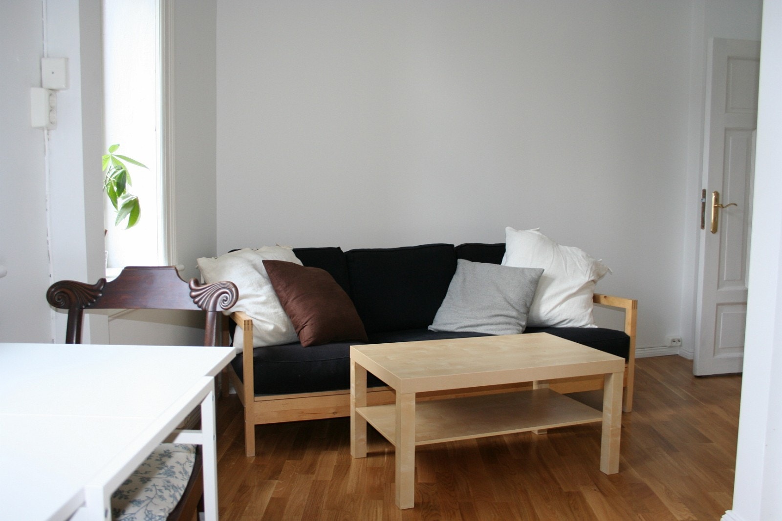 Godt med lys fra to store vinduer Galleribilde