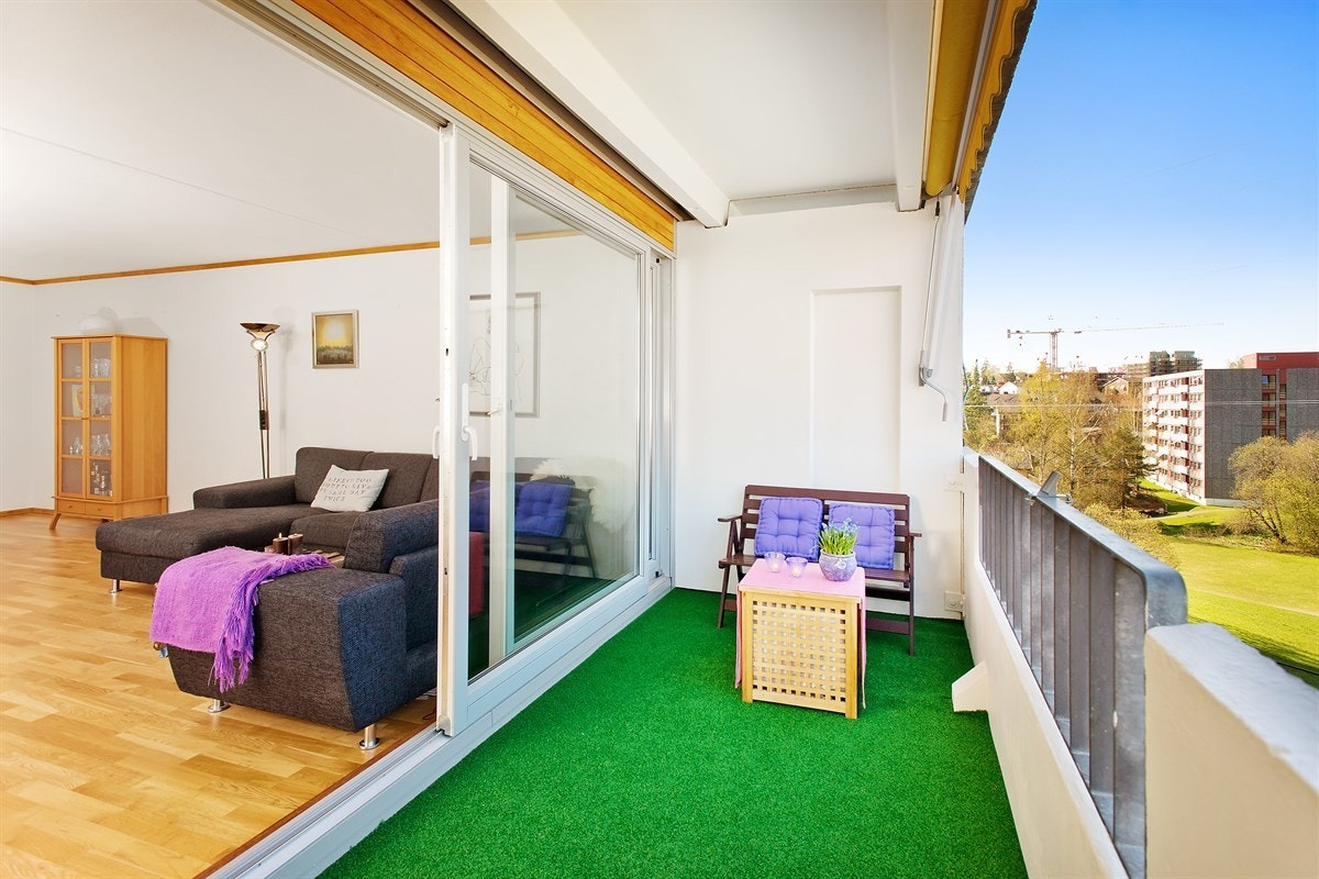 Balkong på 10 kvm m/ettermiddag/kveldssol & utsikt Galleribilde