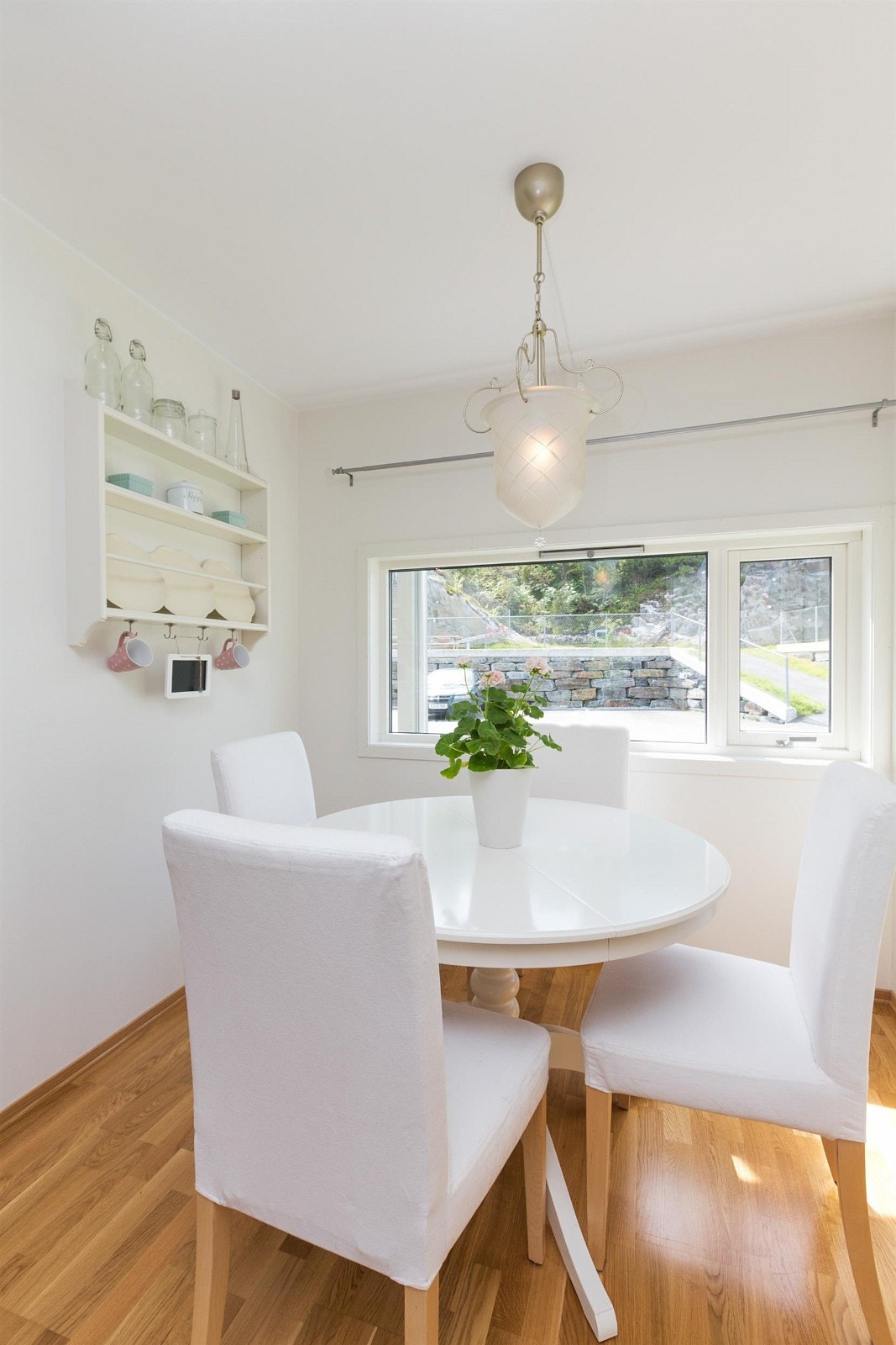 God plass til spisegruppe kjøkkenet. Galleribilde