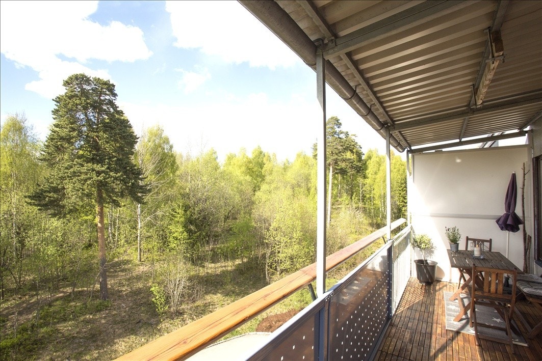 Beliggende mot rolig grøntområde Galleribilde