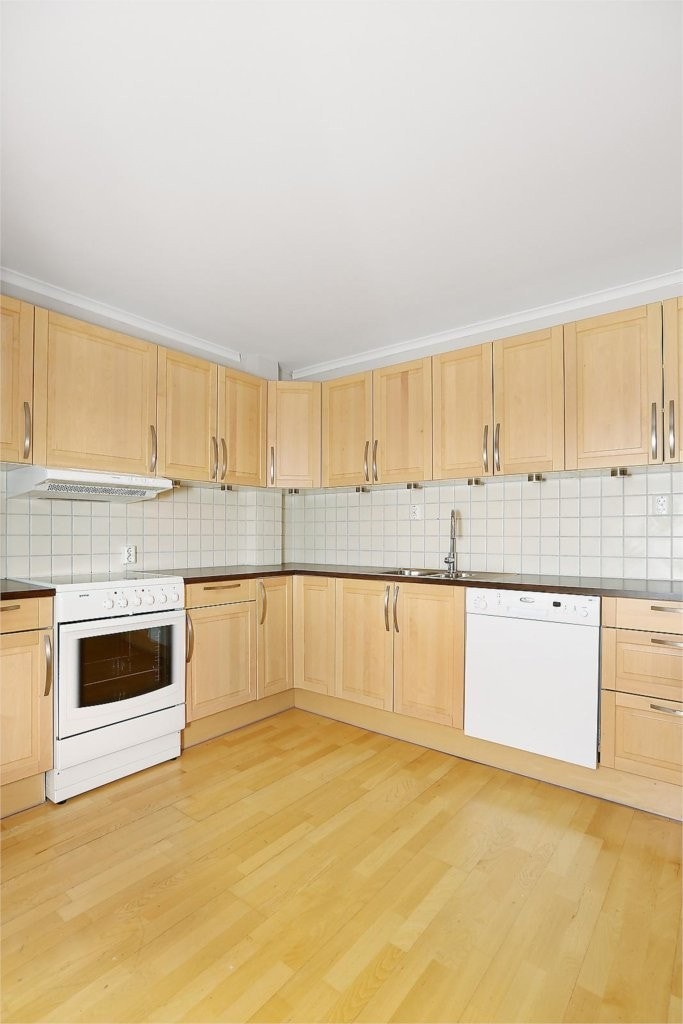 Mye benke og skapplass Galleribilde