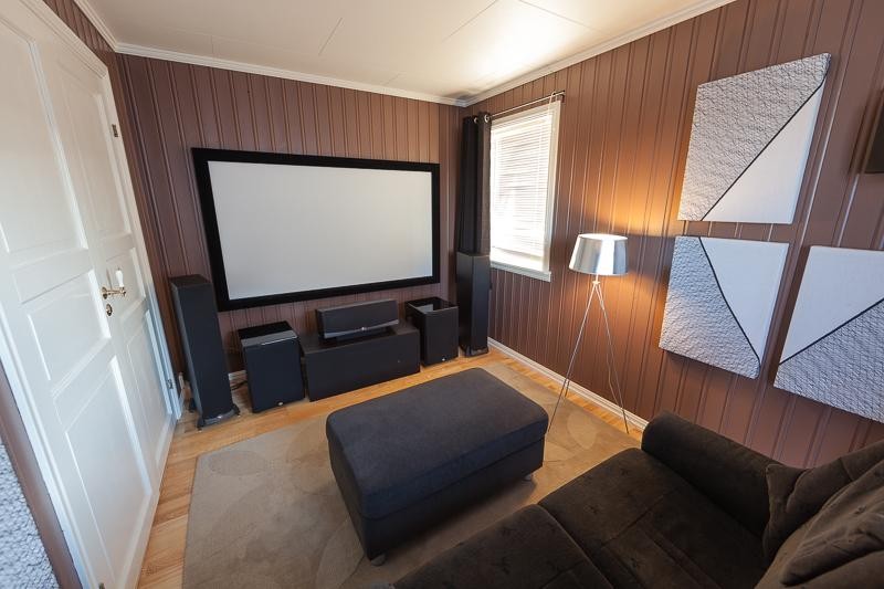 TV-stue i 2. etasje (eventuelt soverom) Dette rommet har utgang til terrasse og hage Galleribilde