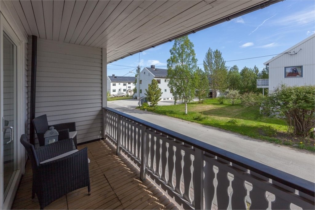 Balkong med utgang fra stuen i 2. etasje Galleribilde