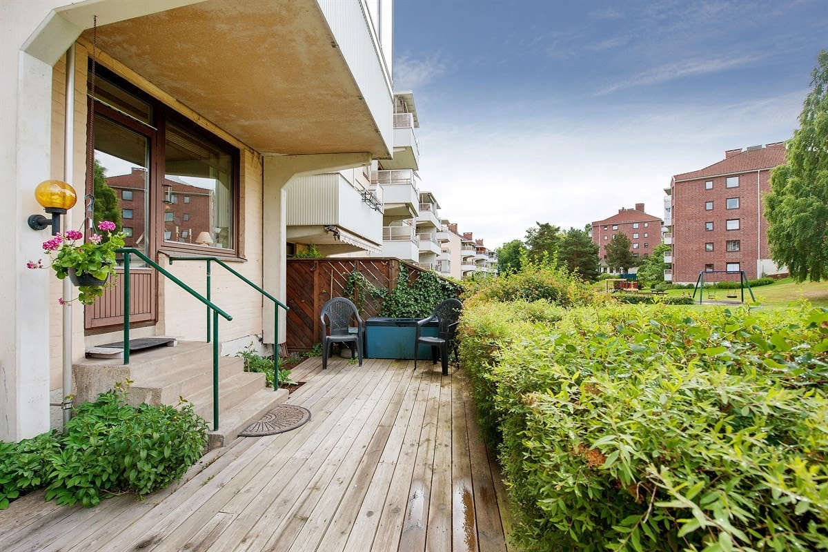 ~ En av leiligheten beste kvaliteter er den herlige terassen. ~ Galleribilde