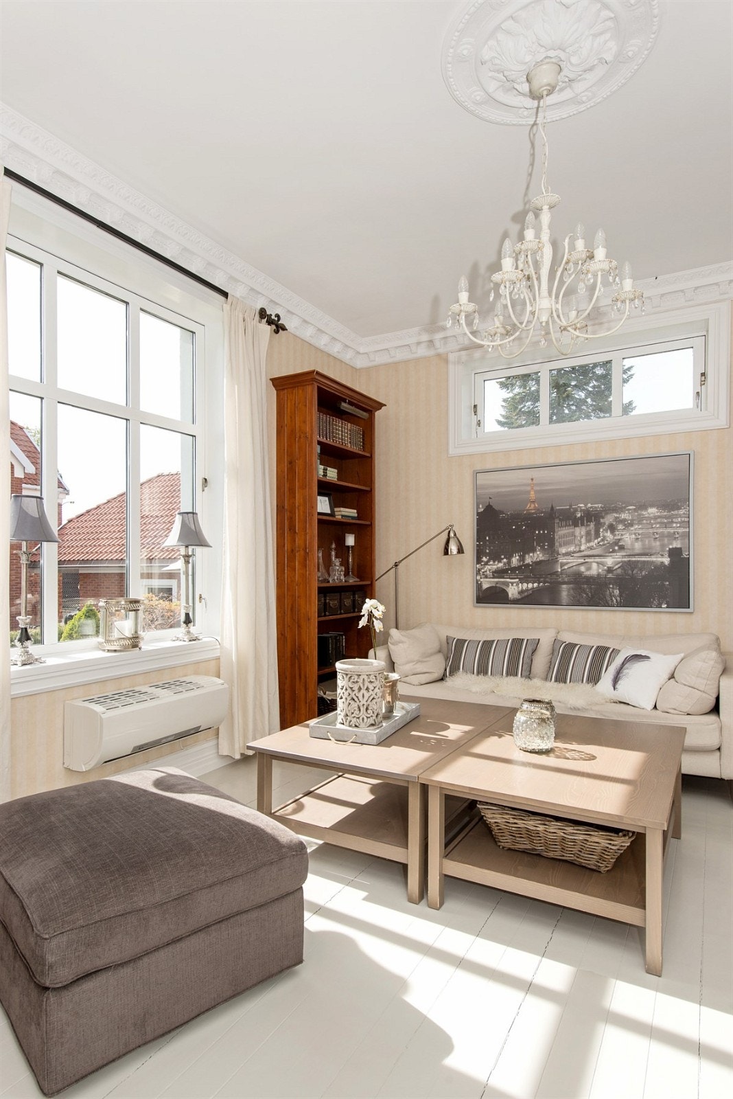 Stue med stukkatur Galleribilde