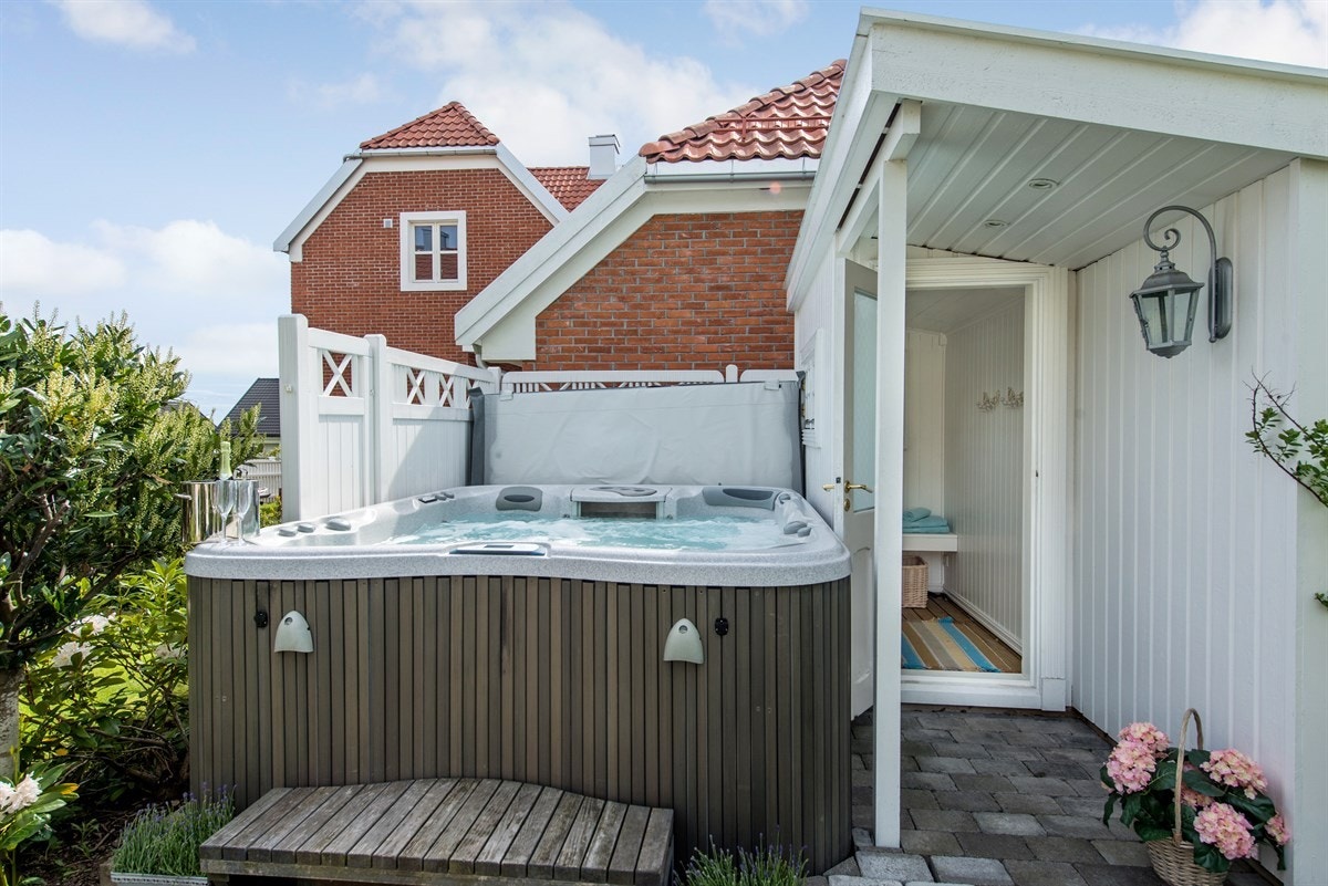 Massasjebad med tilhørende omkledningsrom Galleribilde