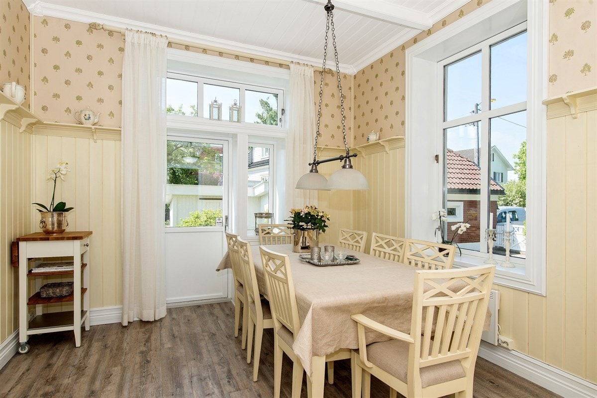 Kjøkken med utgang til uteplass Galleribilde