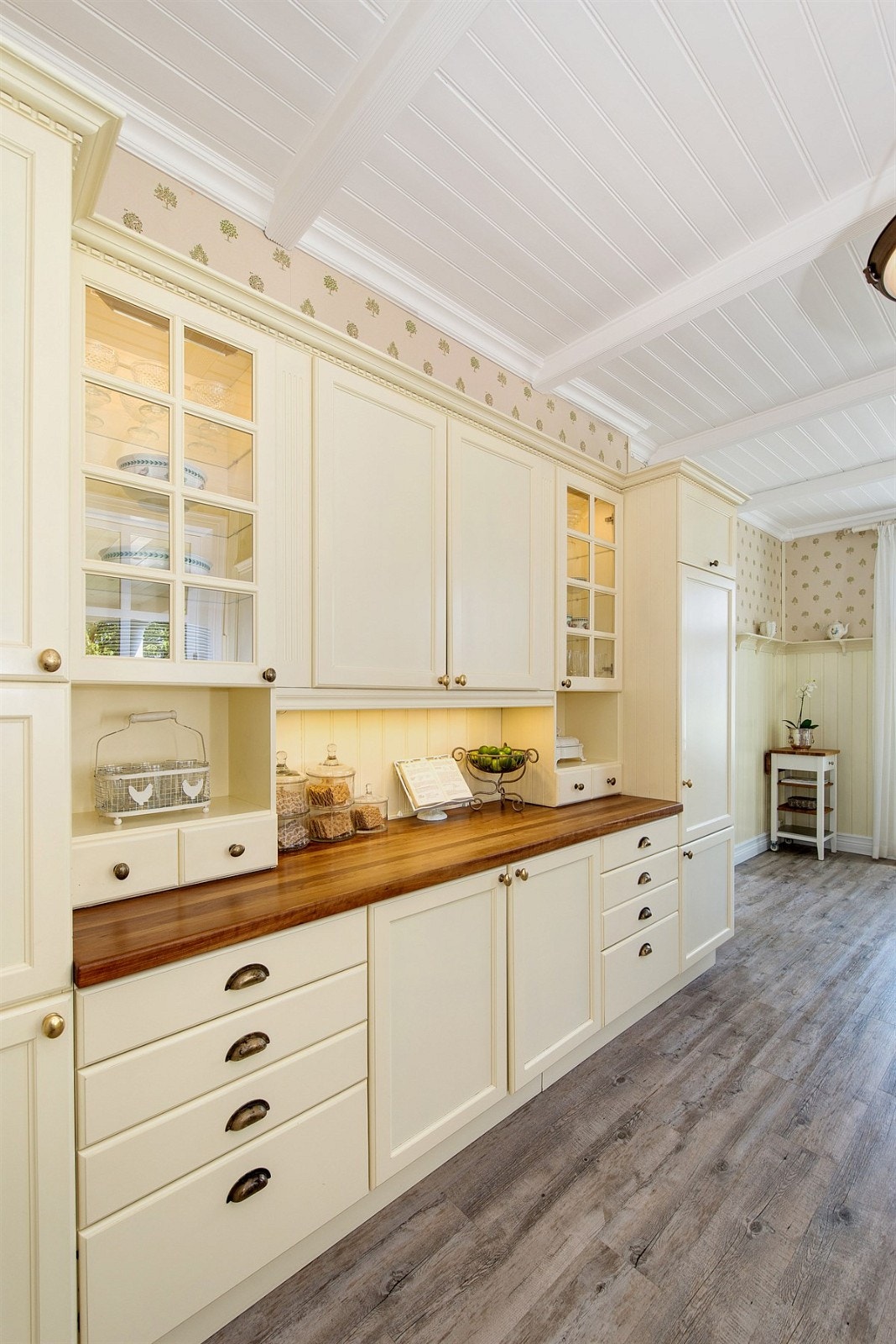 Kjøkken med innredning fra Møre kjøkken Galleribilde