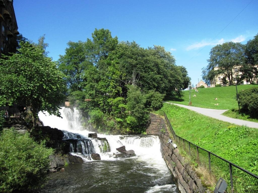 Ikke langt til Akerselvas parkområder og turveier Galleribilde