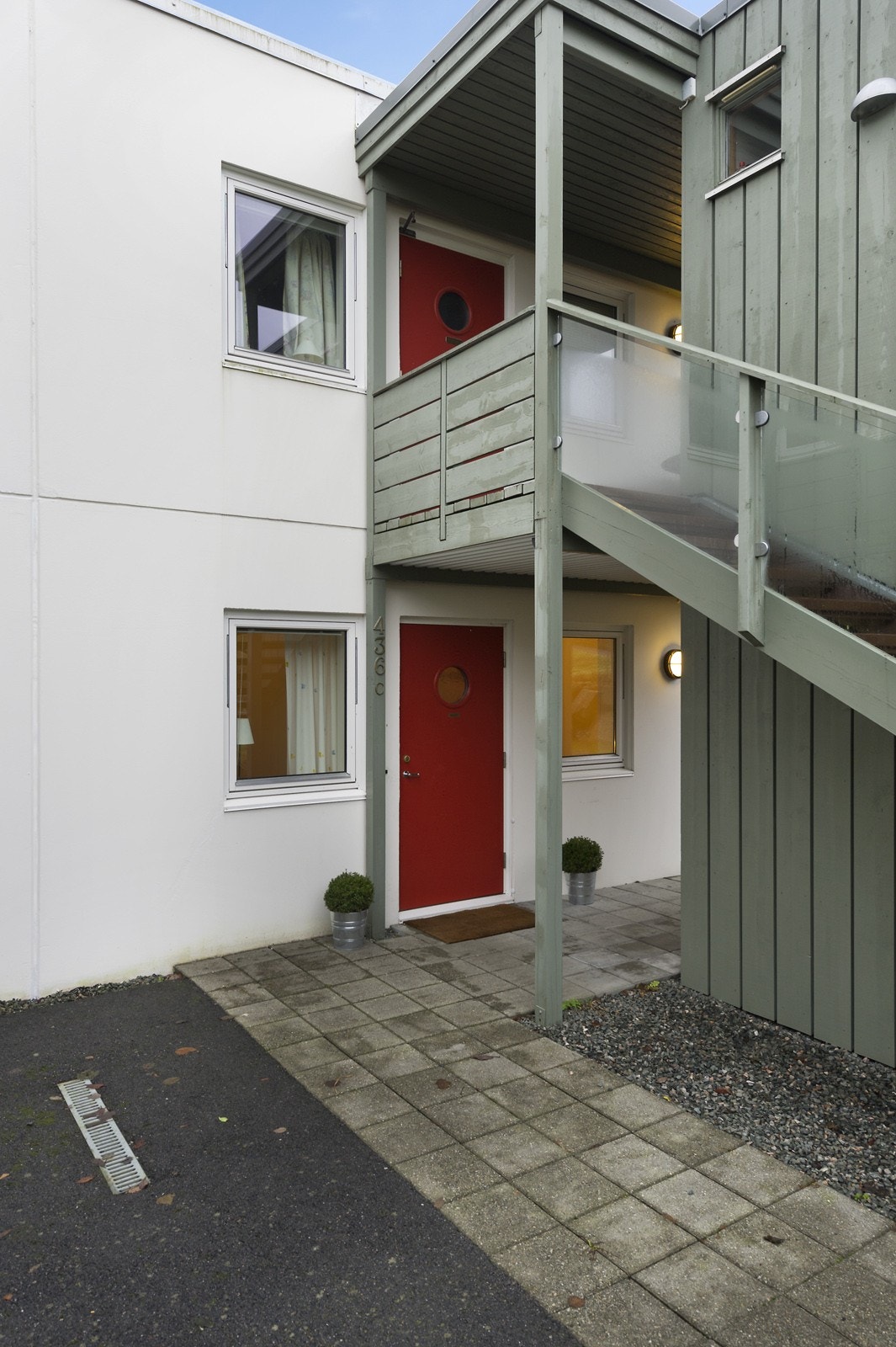 Egen inngang på baksiden. Galleribilde