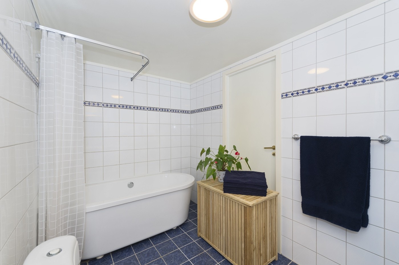 Badekar er nå byttet ut med dusjkabinett Galleribilde