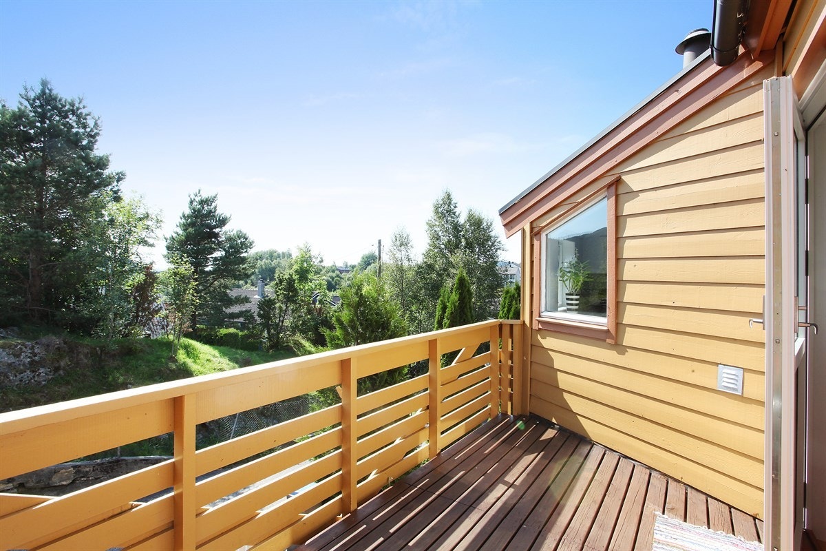 Terrasse med flotte solforhold og god plass Galleribilde