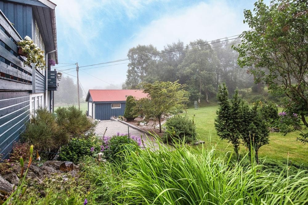 Sydvendt hage med gode solforhold Galleribilde