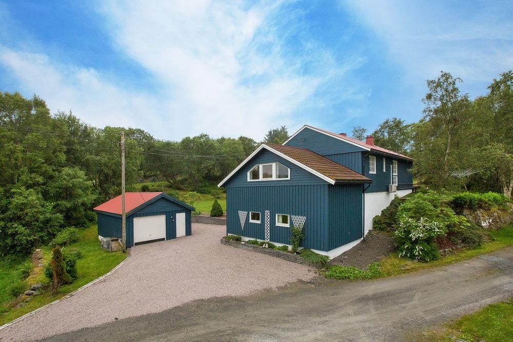 Fasade mot vei Galleribilde