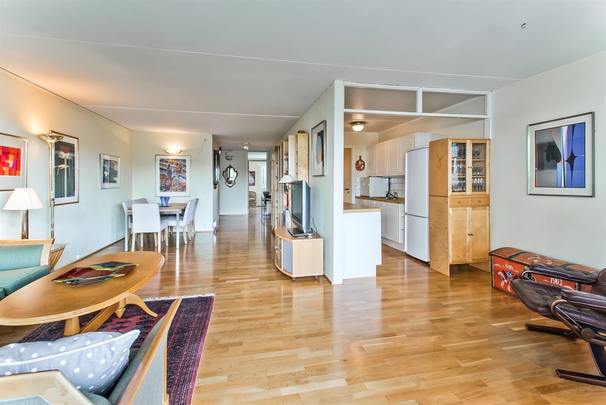 Stue mot kjøkken Galleribilde