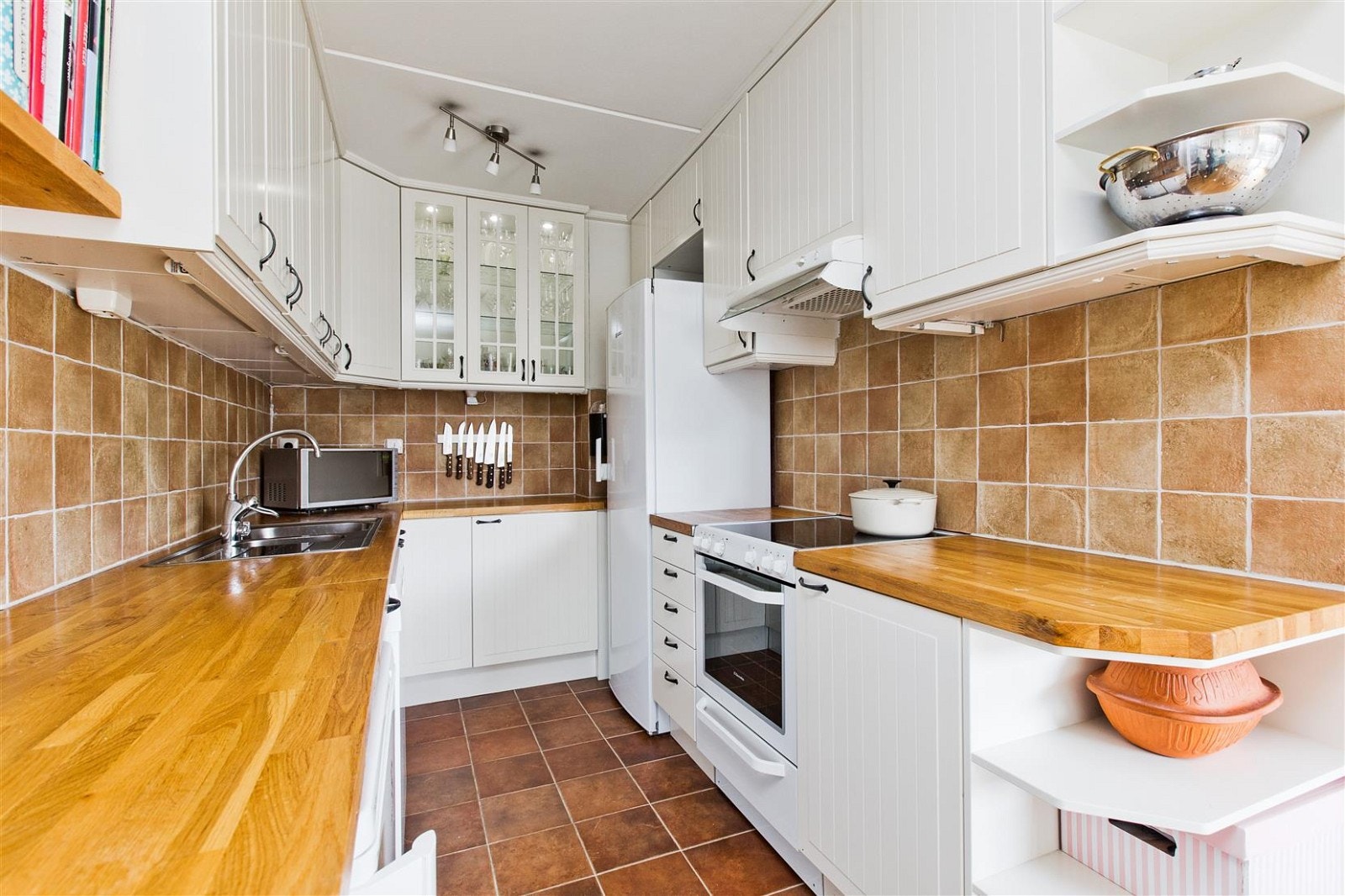 Lyst og pent kjøkken pusset opp i 2006. Galleribilde