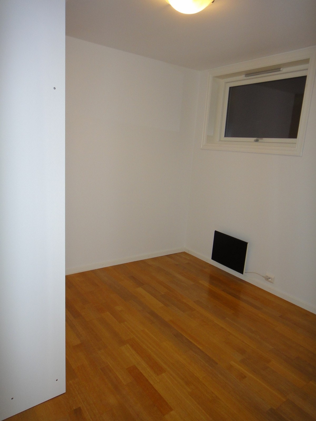 Soverom 1: Hovedsoverom med plass til dobbeltseng mm. Galleribilde