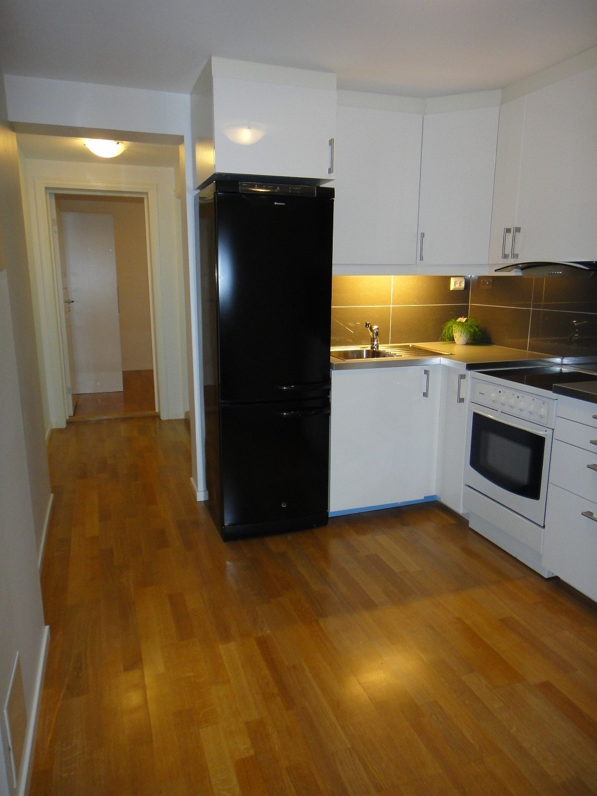 Nyere kjøkken inkl. hvitevarer Galleribilde