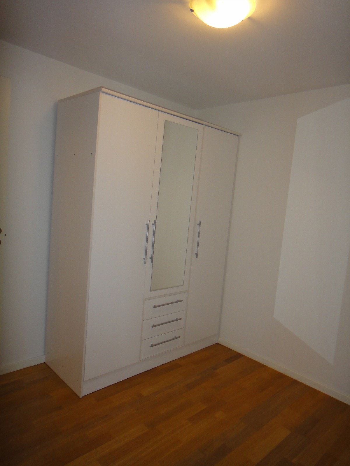 Soverom 1: Stort garderobeskap medfølger. Galleribilde
