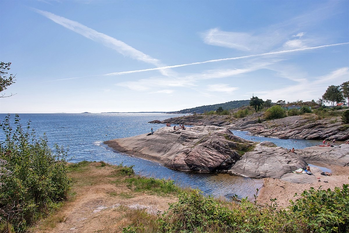 Bildet er tatt fra Kirkebukta/Blomsbukta, en liten gåtur fra boligen. Galleribilde